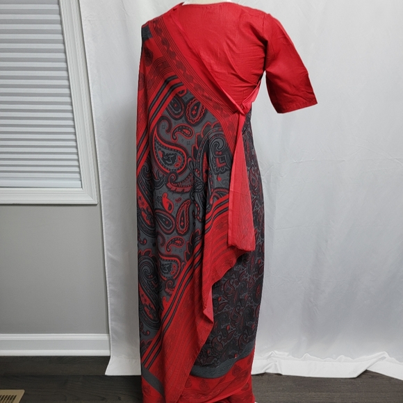 Gray/grey, red, black polyester saree/sari with paisley print - Picture 17 of 17